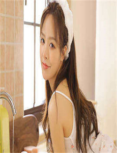 两兄妹一起写作业一边C